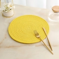 Set de table rond en corde de coton tressé jaune sur une table en marbre élégante - Jaune Vif