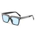 Übergroße schwarze quadratische Sonnenbrille mit hellblauen Gläsern und Strassbesatz - Schwarzer Rahmen Blaue Gläser