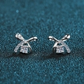 S925 sterling zilveren strik oorbellen met moissanite stenen op donkere achtergrond - 925 zilver / Zilver (0.1ct Moissaniet)