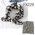 Foulard in seta donna FX229 bianco crema con motivo a pois arancioni e neri - 50*50CM / FX-229 Pois crema e arancione