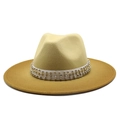 Eleganter zweifarbiger Fedora-Hut mit Perlen und Strass auf breiter Krempe - M (56-58cm) / Ingwergelb