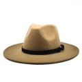 Klassischer kamelfarbener Fedora Hut mit breiter Krempe, schwarzem Band und goldener Schnalle - M(56-58cm) / Khaki