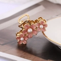Elegante pinza para el pelo de metal dorado con flores de esmalte rosa y perlas - Rosa