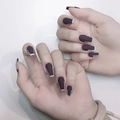 Uñas postizas mate color púrpura oscuro con puntas francesas geométricas grises - Púrpura Oscuro Mate con Gris Diseño Francés (JP831)