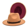 Cappello fedora bicolore in lana cammello e bordeaux con fascia in cuoio borchiata - M (56-58cm) / Cammello e Borgogna