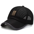 Zwarte ademende mesh honkbalpet met premium bruine leren patch voor buitensporten - Koffielabel / Zwart