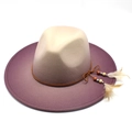 Filtzhut mit Farbverlauf in Creme und Lila mit Lederband und Federverzierung - M (56-58cm) / Lila Farbverlauf