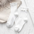 Chaussettes blanches style japonais avec perles élégantes et bordure en dentelle - Taille unique / Blanc