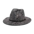Klassieke fedora hoed met grijze slangenprint, lederen band en metalen gesp - M (56-58cm) / donkergrijs