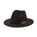 Dettaglio di un cappello fedora leopardato con fascia in pelle nera e fibbia dorata a U - M(56-58cm) / Verde Militare
