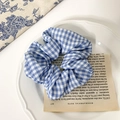 Coletero de tela con cuadros vichy azules y blancos sobre papel vintage decorativo - Cuadrícula Azul Oscuro
