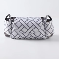Grijs-witte kinderwagen organizer met geometrisch patroon en handige klittenbandsluiting - Geometrisch