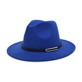 Détail d'un chapeau en laine bleu roi avec sangle en cuir noir et boucle en métal argenté - M (56-58cm) / Bleu royal