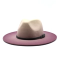 Detail van gradiënt fedora hoed met beige naar paarse overgang en een leren sierband - M / Paars