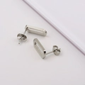 Pendientes de tuerca minimalistas de acero inoxidable plateado con forma rectangular - Color Acero