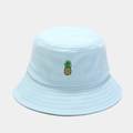 Chapeau bob bleu clair avec broderie ananas vibrante sur une surface en coton doux - M (56-58cm) / Ananas Bleu