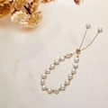 Bracelet élégant en perles d'eau douce réglable avec perles dorées sur tissu beige - Blanc