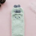 Süße hellgrüne Korallenvlies-Socken mit kleinen Monsterohren und Cartoon-Augen-Design - Einheitsgröße / Grün