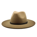 Nahaufnahme eines kamelfarbenen Wollhutes mit schwarzem Zierband und breiter Krempe - M (56-58cm) / Khaki