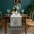 Chemin de table élégant en chenille avec motifs floraux et pompons sur table - 33x260cm / Beige Américain