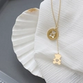 Roségoldene Teddybär-Lariat-Halskette mit weißem Perlmutt und graviertem Herzanhänger - Perlmutt Bär Münze / Gold
