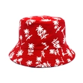 Dettaglio del cappello a secchiello rosso con stampe di palme e fenicotteri bianchi - M (56-58cm) / Cappello Rosso Foglie Bianche