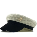 Elegante berretto ottagonale in tweed beige con visiera nera e spilla a farfalla di strass - Bianco Crema