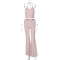 Detailansicht von rosa Neckholder-Crop-Top und High-Waist-Schlaghose auf der Puppe - M / Rosa