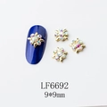 Détail du bijou d'ongle LF6692 avec base dorée et strass aurora en forme de fleur - Style Fleur de Pierre Aurore Doré (6692)