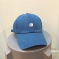 Casquette de baseball classique en coton bleu brume avec une lettre m brodée blanche - Bleu Brume (Lettre M)