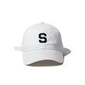 Casquette de baseball blanche avec lettre S brodée en noir sur le devant pour femmes - Blanc (Lettre S)