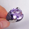 Anillo de cóctel clásico en plata con circón púrpura ovalado grande y pavé de piedras - US 6