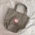 Graue Canvas-Tragetasche mit lila Mangostan-Aufdruck und japanischer Schrift - Graue Mangostane