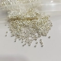 Detailopname van 2mm verzilverde knijpkraaltjes voor DIY-sieraden accessoires - 1.5mm / Verzilverd (Kleurbehoud)