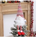 Gnome festif avec bonnet en tricot décorant le sommet d'un sapin de Noël enneigé - Cime d'arbre gnome tricoté rouge (avec ressort) / Rouge