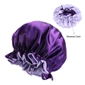 Detalle del gorro de dormir de satén reversible en colores púrpura y lavanda - Talla única / Morado