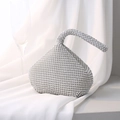 Elegante borsa da sera argento a forma triangolare con strass scintillanti e manico fisso - Pochette Morbida a Triangolo - Argento
