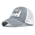Vintage Baumwoll-Trucker-Cap mit Bestickung und weißem Netzteil im Retro-Stil - Retro Gewaschener Netzhut / Grau (Small Town Girl)