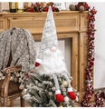 Détail d'un gnome de Noël pour sommet de sapin avec bonnet gris aux motifs flocons - Cime d'arbre gnome tricoté gris (avec ressort) / Gris