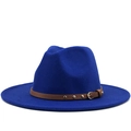 Klassieke blauwe wollen fedora hoed met platte rand en bruine leren band met studs erop - M (56-58cm) / Blauw