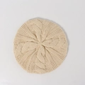 Boina de punto de ochos para niños en color blanco crema para el otoño - Beige