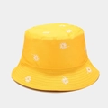 Dettaglio del ricamo a margherita bianca su cappello alla pescatora giallo in cotone - Reversibile Giallo / M(56-58cm)