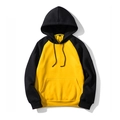 Detalle de la sudadera con capucha amarilla y negra con bolsillo canguro y cordón ajustable - S / Amarillo Patchwork