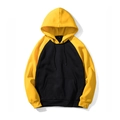 Detalle de sudadera bicolor con mangas ranglán amarillas y bolsillo de canguro negro - S / Amarillo/Negro
