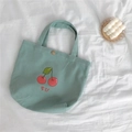 Morandi grüne Canvas-Tasche mit Kirsch-Print und einem Metall-Druckknopfverschluss - Haze Blue Cherry