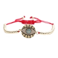 Dettaglio del bracciale Evil Eye con zircone blu e cordino rosso regolabile con perle - Catena di Perline in Corda Rossa Evil Eye - Stile 2