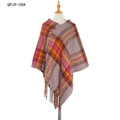 Poncho a quadri viola, rosa e arancione con lunghe frange e tessuto a maglia caldo - Viola
