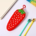Schattig siliconen etui in de vorm van een aardbei met groen blad en ophanghaak - Aardbei / Aardbei