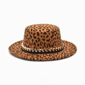 Platte wollen fedora hoed met luipaardprint en goudkleurige metalen ketting - M (56-58cm) / Khaki