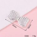 Dettaglio accessorio a fiocco 33x18mm con strass e base in metallo argento lucido - D282 Fiocco Verniciato Argento (Grande)